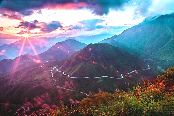 Ánh nắng mê hoặc lòng người trên đèo Ô Quy Hồ
