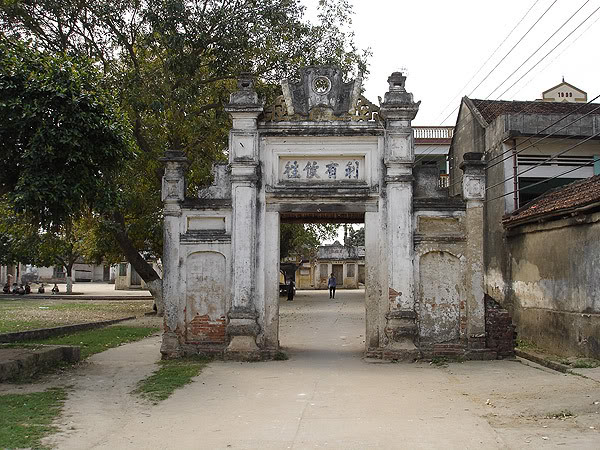 Cổng làng Diềm rêu phong, chưa đựng hồn quê Bắc Bộ