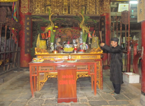 Nơi thờ cúng trong đình làng Diềm