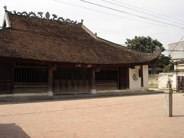Cong cong  mái đình làng Diềm