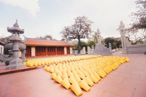 Sân đình làng Đông Hồ rộng, thoáng