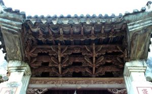 Kiện trúc ddiêu khắc lạ trong dinh thự