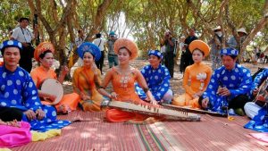 Du khách về Bạc Liêu thưởng thức đờn ca tài tử