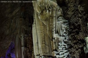 Thạch nhũ tuyệt đẹp bên trong đông