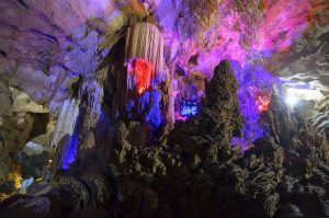 Động Nghị Rằng huyện Trà Lĩnh, một trong những hang động đẹp nhất vùng