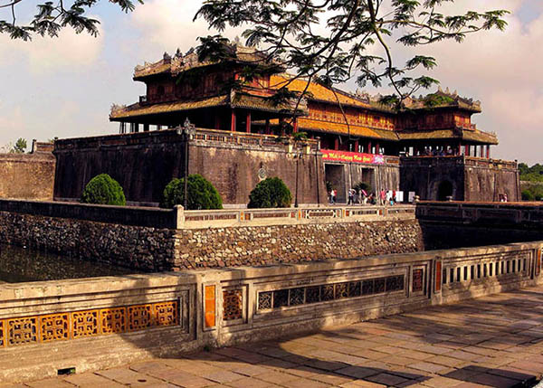 Cố đô Huế luôn khiến tôi yêu bởi lớp phủ thời gian