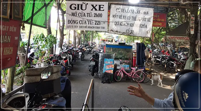 Bãi giữ xe máy ga Sài Gòn