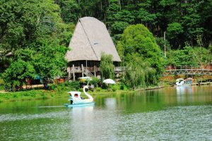 Hồ lake ở Măng Đen là nơi nghỉ dưỡng tuyệt vời cho du khách