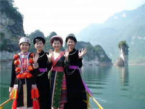 Nơi hồ thủy điện Nà Hang có cảnh đẹp thơ mộng