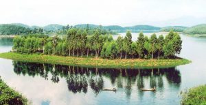 Hồ Thác bà đẹp mê hồn cùng nhiều hòn đảo hấp dẫn