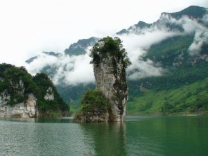 Hồ thủy điện Tuyên Quang huyện Lâm Bình