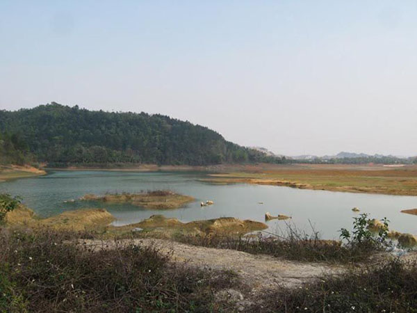 Hồ Tiền Phong đẹp , là điểm để du khách và người dân giải trí