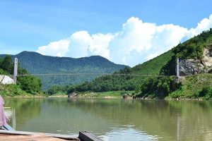 Hòn đá Kẽm thu hút sự khám phá của giới trẻ