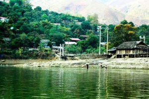 Bản Hồng Ngài mang vẻ đẹp bình yên của một bản làng nằm trong núi rừng Tây Bắc