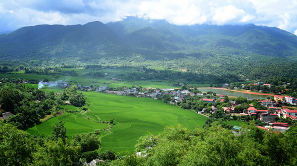 Huyện Vân Bàn nằm trong những dãy núi