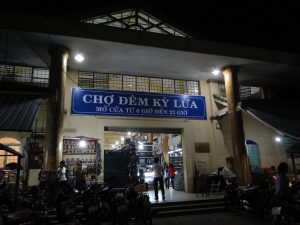 Chợ Kỳ Lừa họp cả ngày lẫn đêm