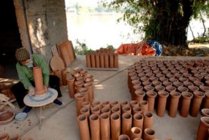 Gốm Phù Làng- một làng gốm nằm bên dòng sông Đuống được nhiều du khách ghé thăm