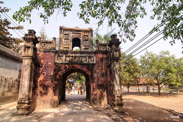 Một cổng làng ở Thổ Hà