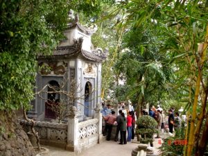 Lăng vua Hùng (tương truyền đời Hùng Vương thứ 6)