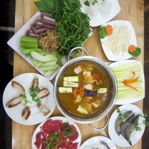 Lẩu mắm là món ngon đặc trưng ở vùng đồng bằng Nam Bộ