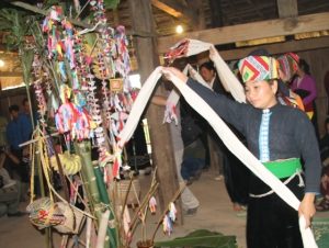 Lễ hội dang hoa măng ở Sơn La với những nét đặc sắc, hấp dẫn