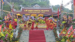 Lễ hội chùa Hang được tổ chức hoành tráng, đông đảo phật tử khắp nơi về bái phật