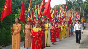 Lễ hội bà Vũ điễn ra vào 3 ngày 18, 19, 20 tháng 8 hằng năm thu hút đông đảo du khách về trẩy hội