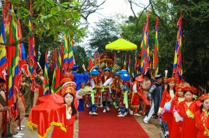 Đoàn rước Kiệu long trong, uy nghi