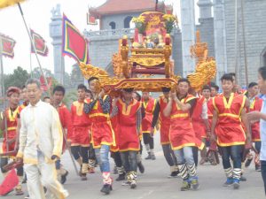 Hội rước kiệu ở đền Hùng