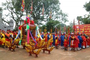 Phần rước kiệu tại lễ hội Đền Trúc