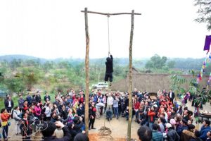 Trò chơi đánh đu trong lễ cầu Cầu tào