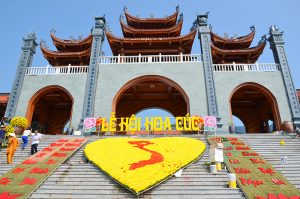 Lễ hội hoa cúc chùa Ba Vàng