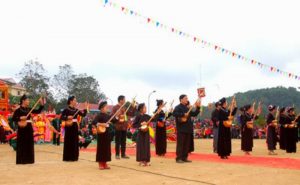 Nhiều trò chơi dân gian được tổ chức trong lễ hội