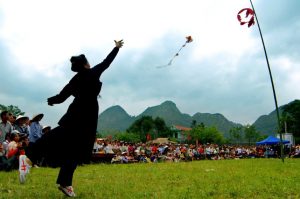 Ném còn là một trò chơi quan trọng trong lễ hội