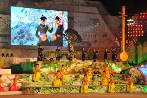 Biểu diễn hát Then trong lễ hội thành Tuyên