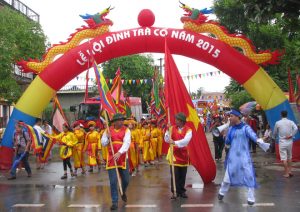 Không khí lễ hội đình Trà Cổ diễn ra vô cùng náo nhiệt