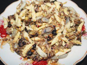Ong xào măng-đặc sản Mai Chấu