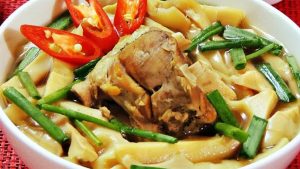 Măng hầm giò heo được nấu trong những ngày lễ tết