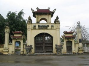 Cổng vào đền Mẫu Âu Cơ