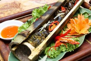 Món nướng trong ống lồ ô là một đặc trưng của người Tây Nguyên