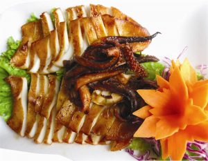 Mực một nắng Phan Rang với phần vỏ ráo nước, trong ruột trong suốt, ăn dai và ngọt