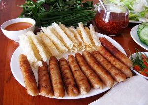 Nem nướng làm từ thịt heo luôn cuốn hút du khách bởi hương thơi và mùi vị cực ngon