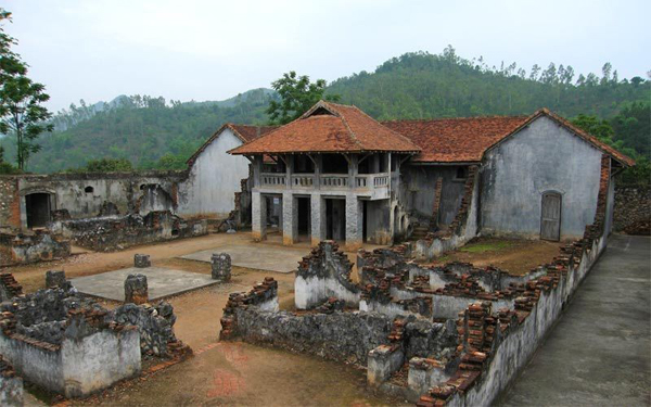 những gì còn sót lại của nhà tù là minh chứng cho chế đồ hà khăc, ác độc của thực dân Pháp