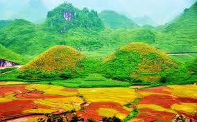 Mỗi mùa,núi đôi lại khoách một sắc màu riêng, đẹp và nổi bật