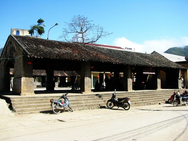 Một góc chợ Đồng Văn