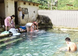 Suối nước nong Vàng Bó