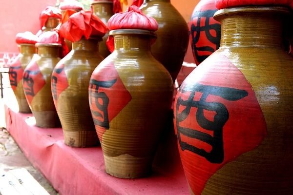 Hiện nay, rượu mơ được nhà máy bia Thăng Long sản xuất theo quy trình công nghiệp