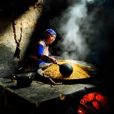 Để làm được rượu ngô Na Hang đòi hỏi phải có dự tỉ mẫn và kiên nhẫn