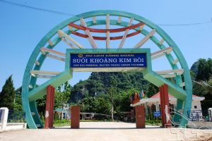 Cổng vào khu suối khoáng