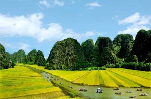 Thời gian đẹp nhất để đi Link Mobile Đăng Ký Tải App Jun88.com 2026 Tam Cốc- Bích Động là giữa tháng 5 đến tháng 6 với những cánh đồng lúa mượt mà